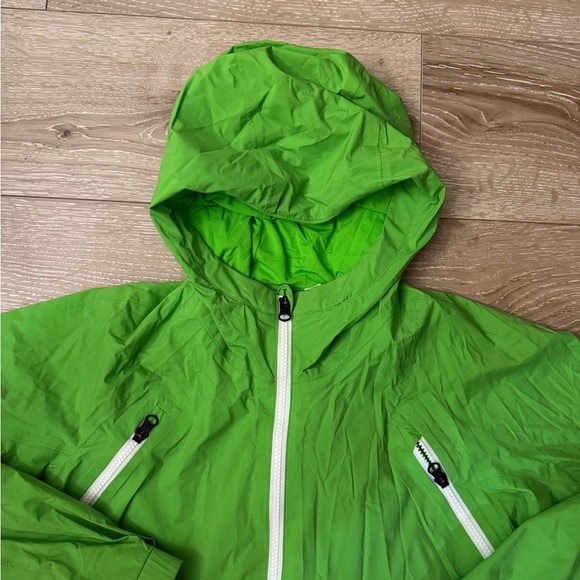 Lululemon Vibrant Green Hooded Windbreaker Rain Coat - Picture 3 of 8